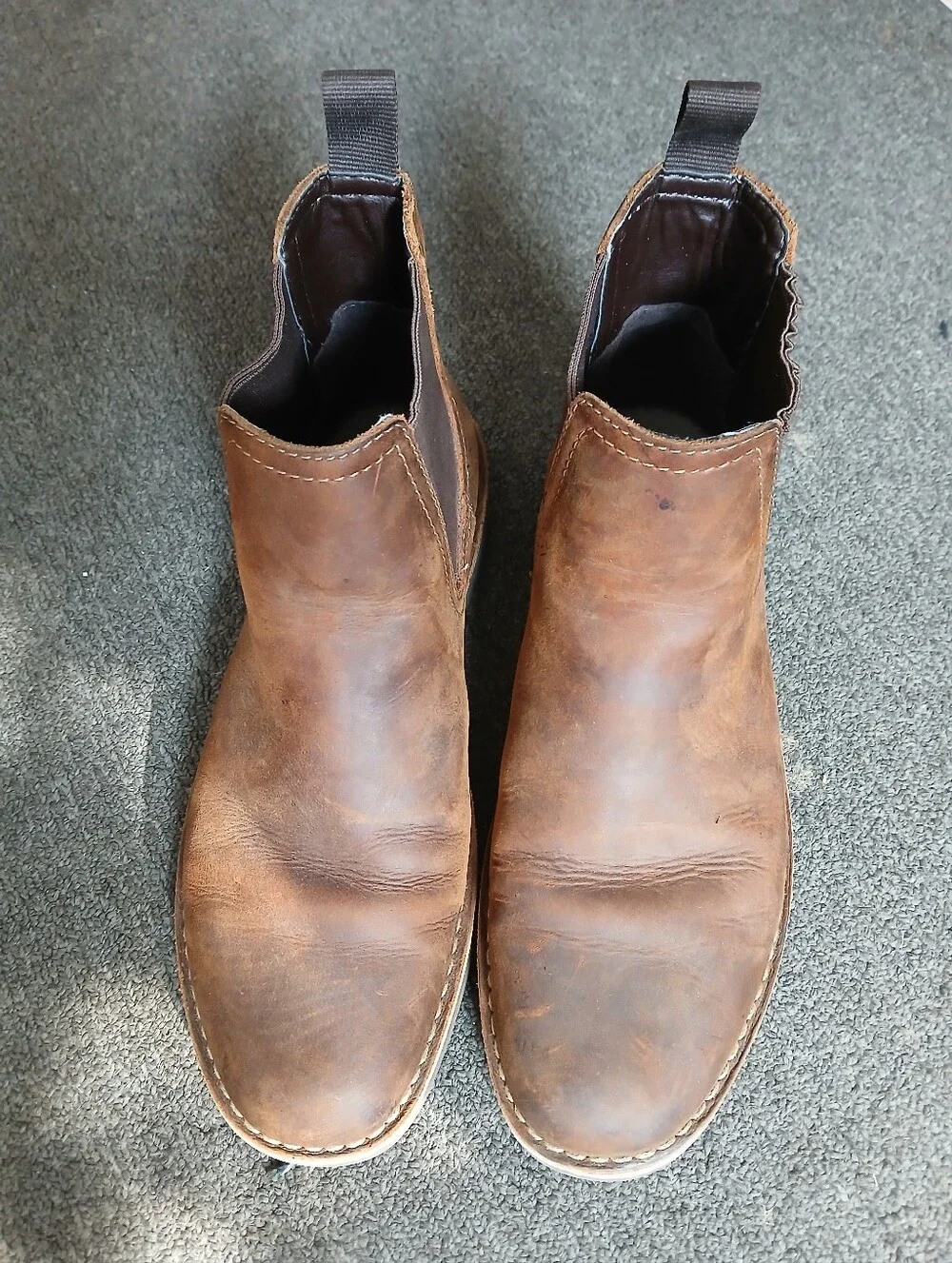 Clarks Brown Leather Chukka Boots - Pull-On Style Size 9M